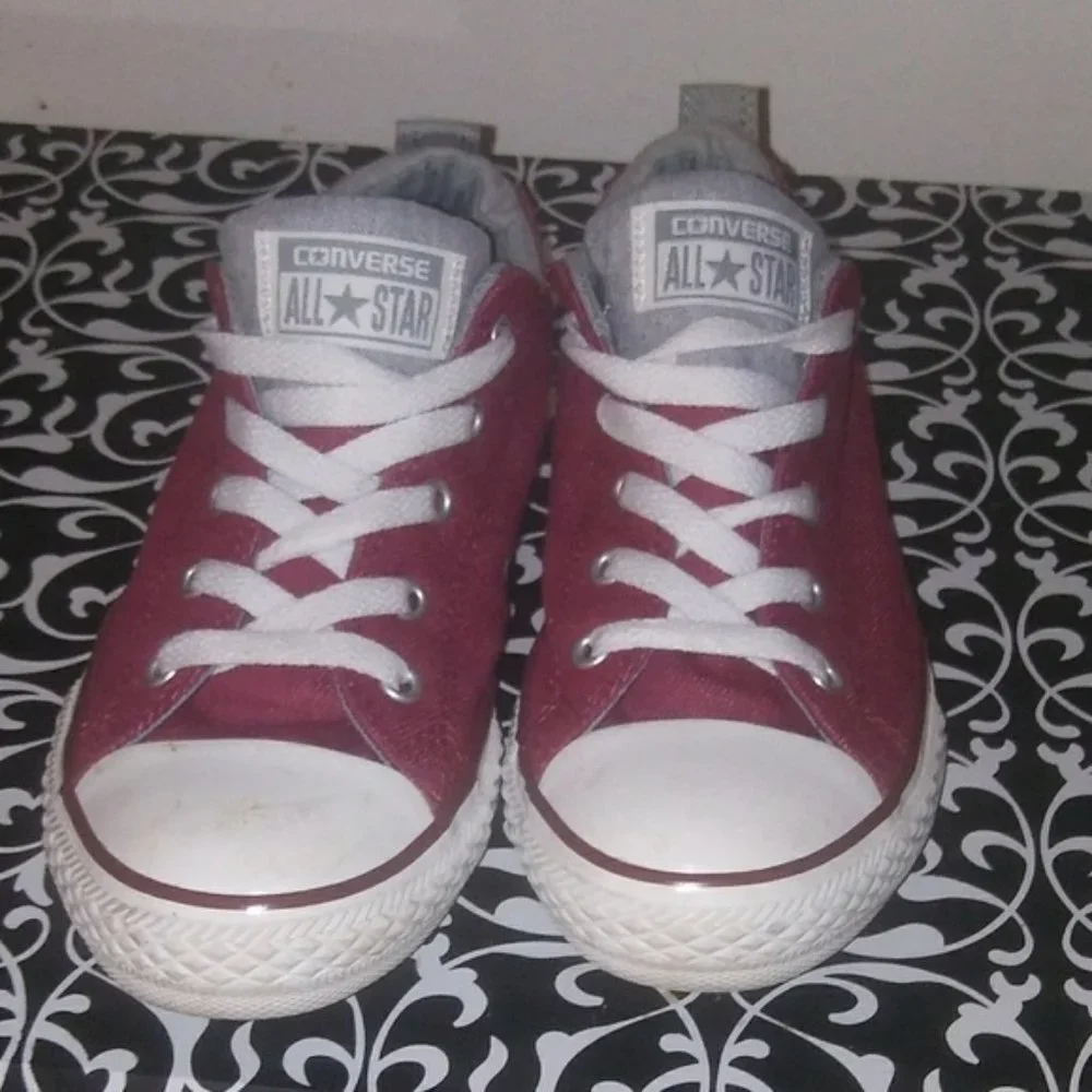 Converse Burgundy Low Top Converse 3Y